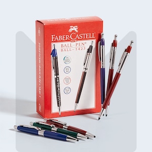 أقلام وعبوات الحبر 