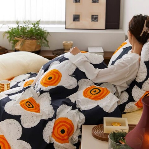 LUNA HOME Single size bedding set 4 pieces without filler, Navy Blue Color with White Flower design