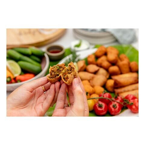 Coco And Lucas Earth Range Made To Entertain Plant-Based Beefless Curry Puffs 250g