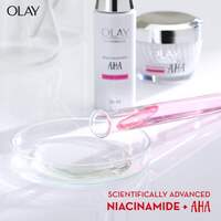 Olay Luminous Niacinamide + AHA Face Moisturizer White 50g