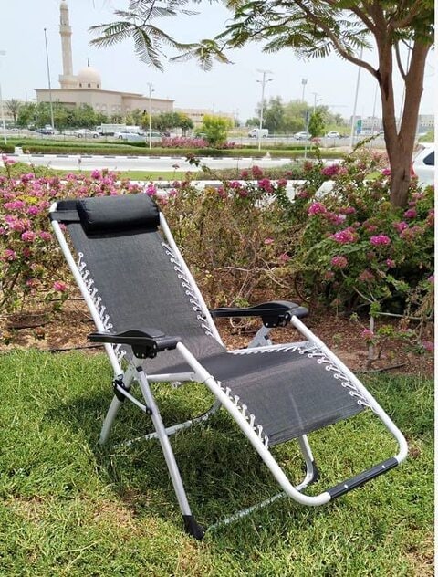 Lounge chair with store shade