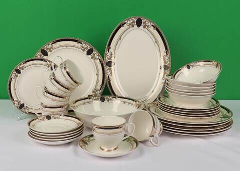 LIYING latest porcelain bone china Dinner Sets(32 Pieces),teapot/teacup/Dish/Bowl PhnomPenh gold white Dinnerware Set and  Tableware Set dishwasher safe