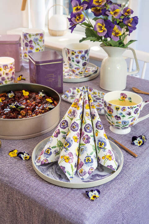 Ambiente Pansy All Over Candle, Large