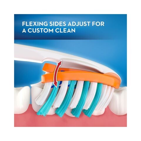 Oral-B Pro-Expert Clinic Line Pro-Flex 38 Medium Manual Toothbrush Blue