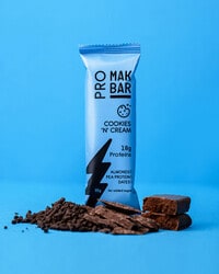 MAK BAR Pro Protein Bar - Cookies &#39;N&#39; Cream Flavour, 12 Count x 55g, 18Gr Protein Snack, 218 Calories (Almonds, Pea Protein &amp; Dates, No Added Sugar, High Fibre, Vegetarian, Post Workout Meal)