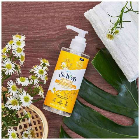 St. Ives Soothing Face Wash With Chamomile Extracts Yellow 200ml