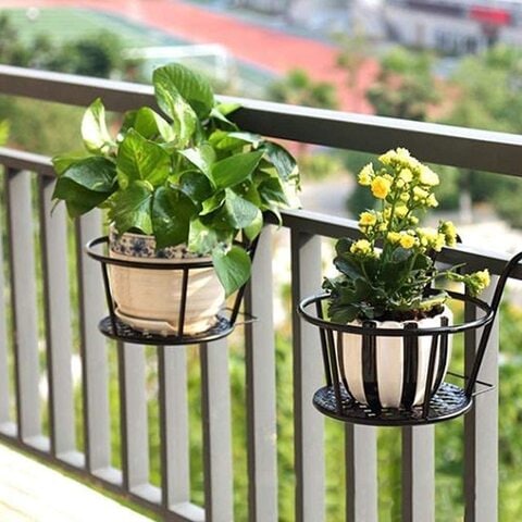 Hanging pots deals for balcony