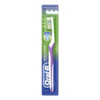 Oral-B Three-Effect Maxi Clean Toothbrush 40 Medium Multicolour