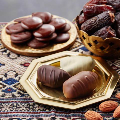 علبة شوكولاتة عربية مع اللوز 150 جرام