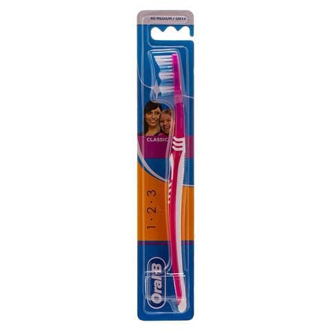 Oral-B Classic Toothbrush - 3 Effect - Size 40 Medium