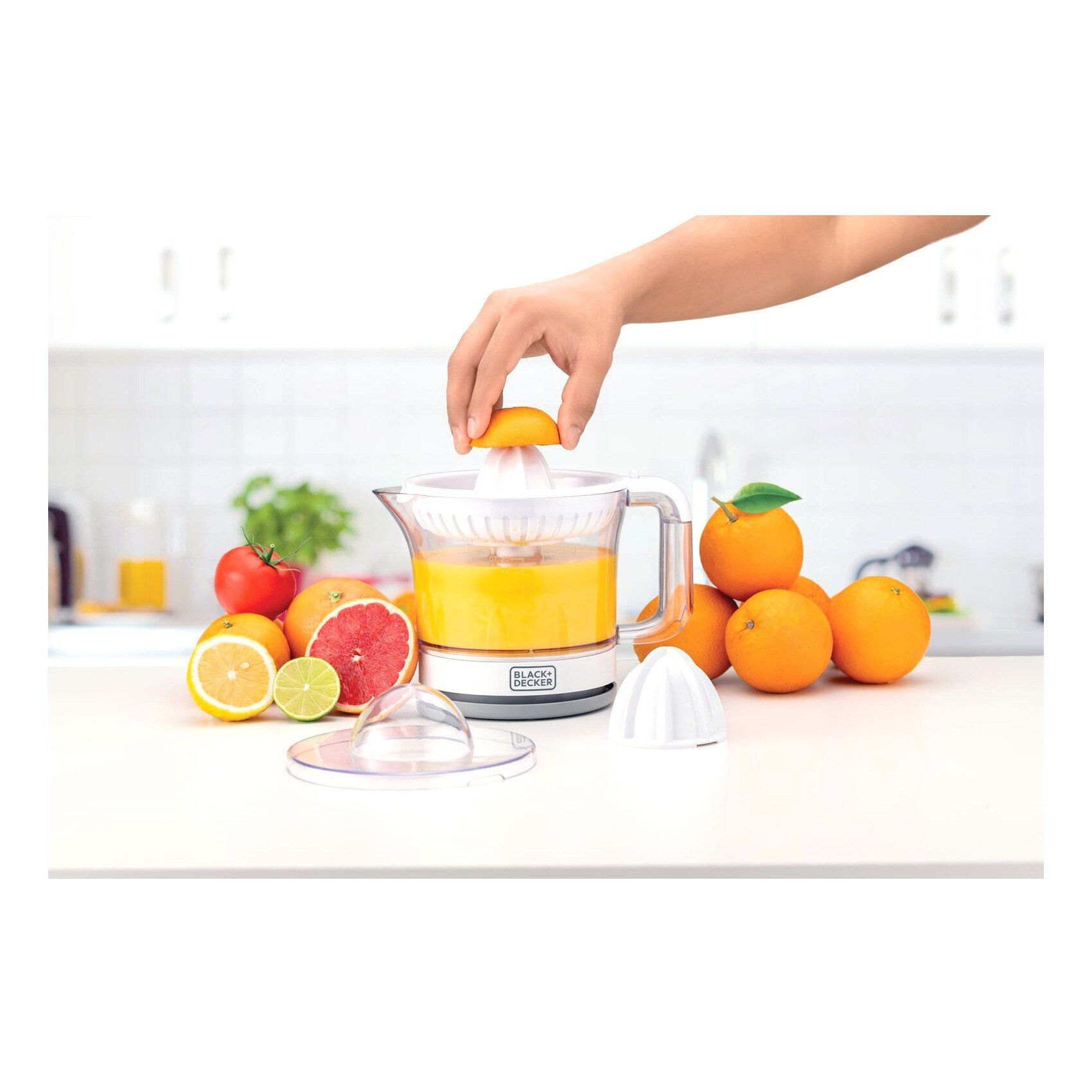 Buy Black & Decker Large Feeding Chute Juice Extractor 250W Je250-B5 White  Online - Shop Electronics & Appliances on Carrefour UAE