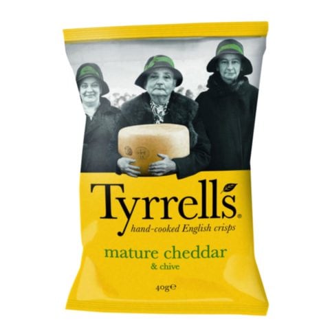 Tyrrells Hand Cooked English Crisps With Mature Cheddar And Chive 40g